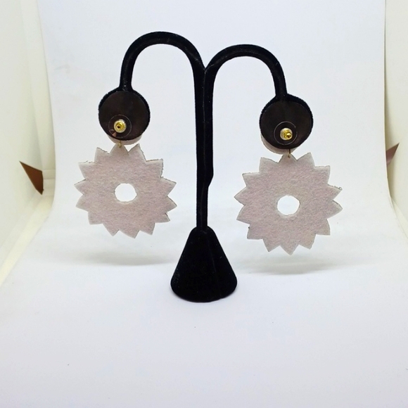 Handcrafted Seed Beeded Floral Design Earrings - Picture 2 of 4